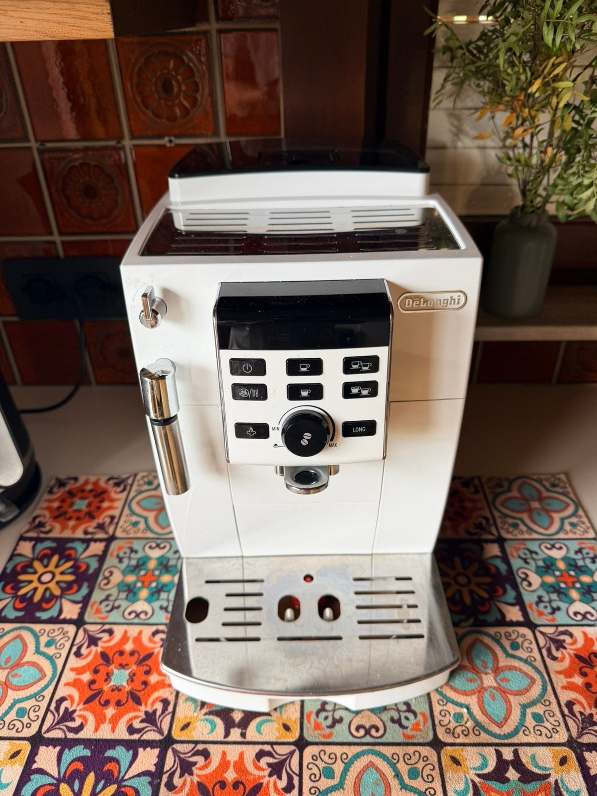 Delonghi - koffiebonen - met melk - wit, Ophalen of Verzenden, Zo goed als nieuw, Koffiebonen