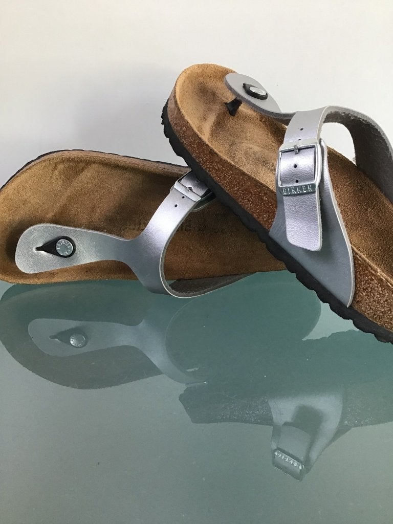 Birkenstock Gizeh 39 | zilveren slippers | Gratis verzenden, Kleding | Dames, Slippers, Overige kleuren, Verzenden, Zo goed als nieuw