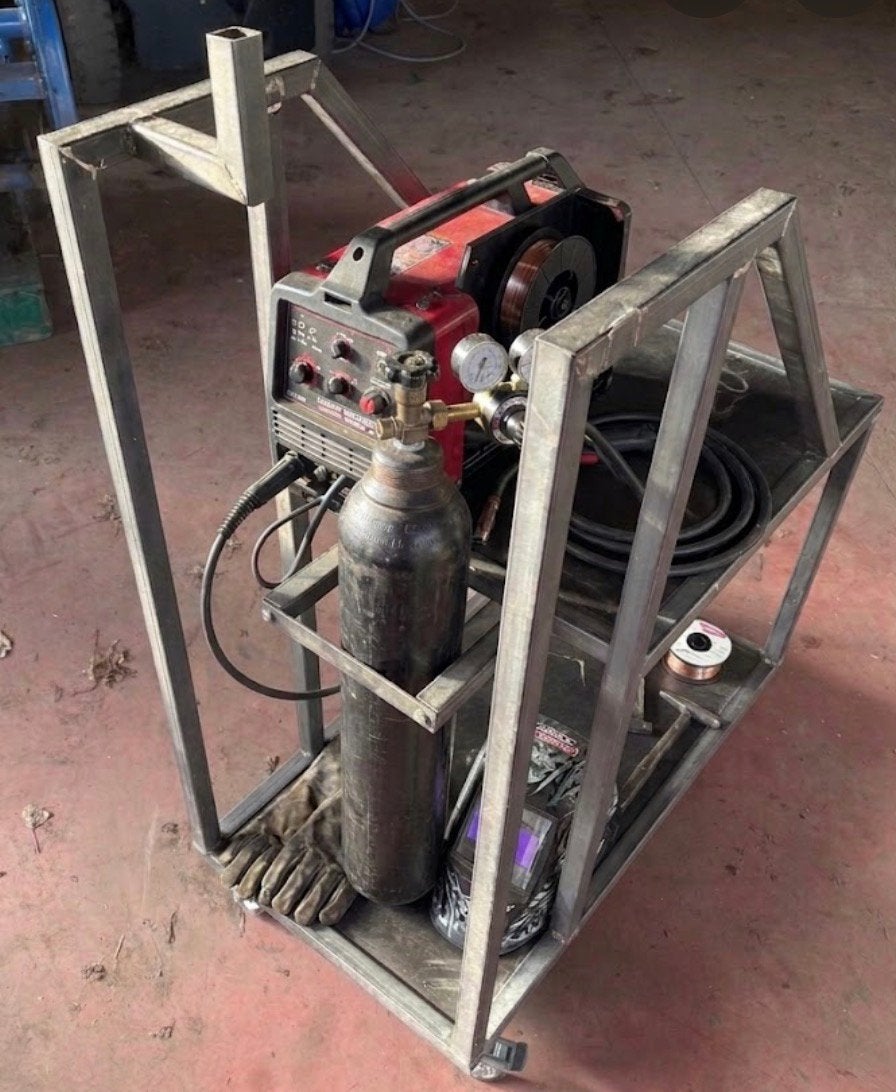 Chariot de soudure pour semi ou ajtres outils, Articles professionnels, Machines & Construction | Technique de soudage, Enlèvement