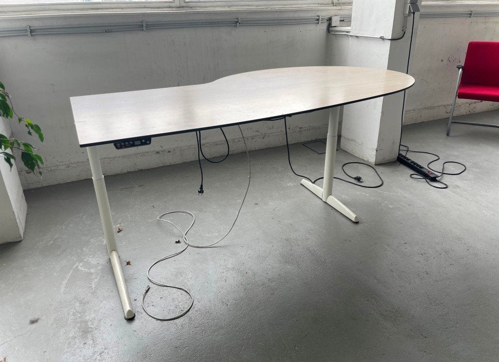 Bureaux àpd 20€ @ OXFAM, Bureau assis-debout, Enlèvement, Utilisé, Industriel