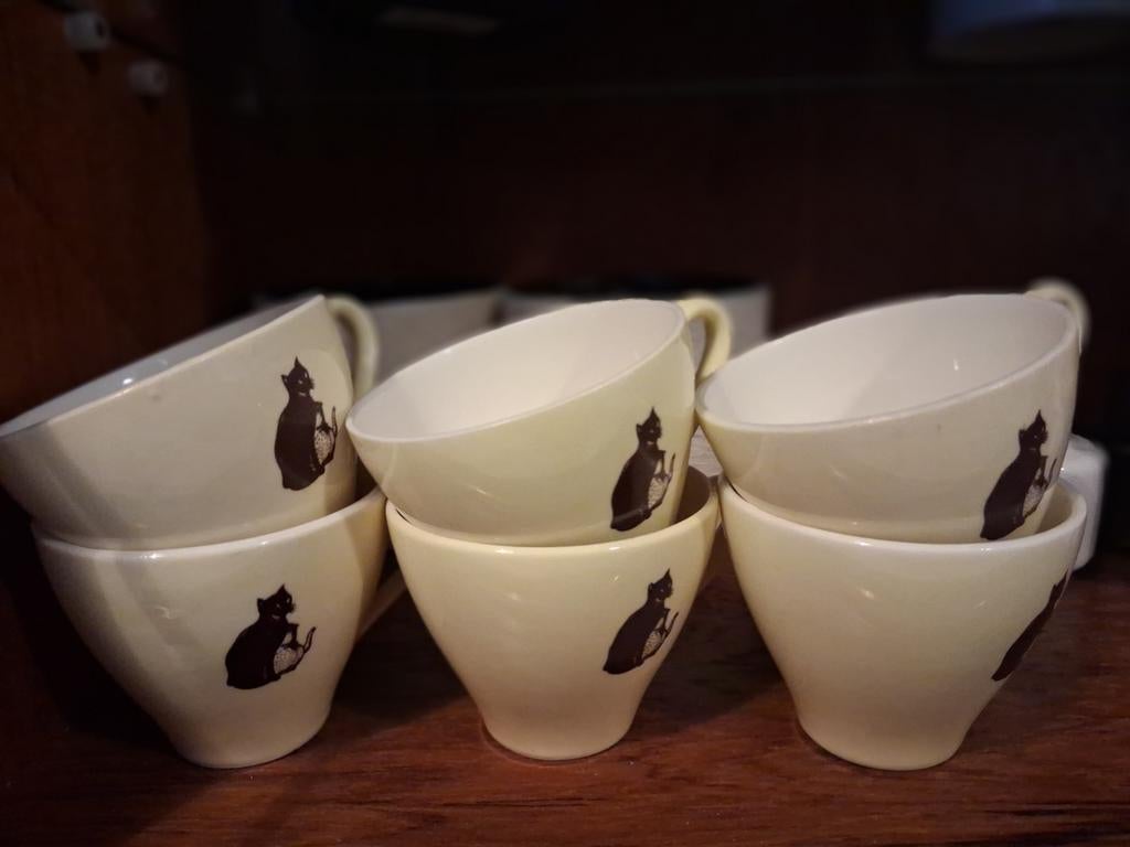 6 kopjes: De zwarte kat. Opruiming., Antiquités & Art, Antiquités | Services (vaisselle) pièces, Enlèvement ou Envoi