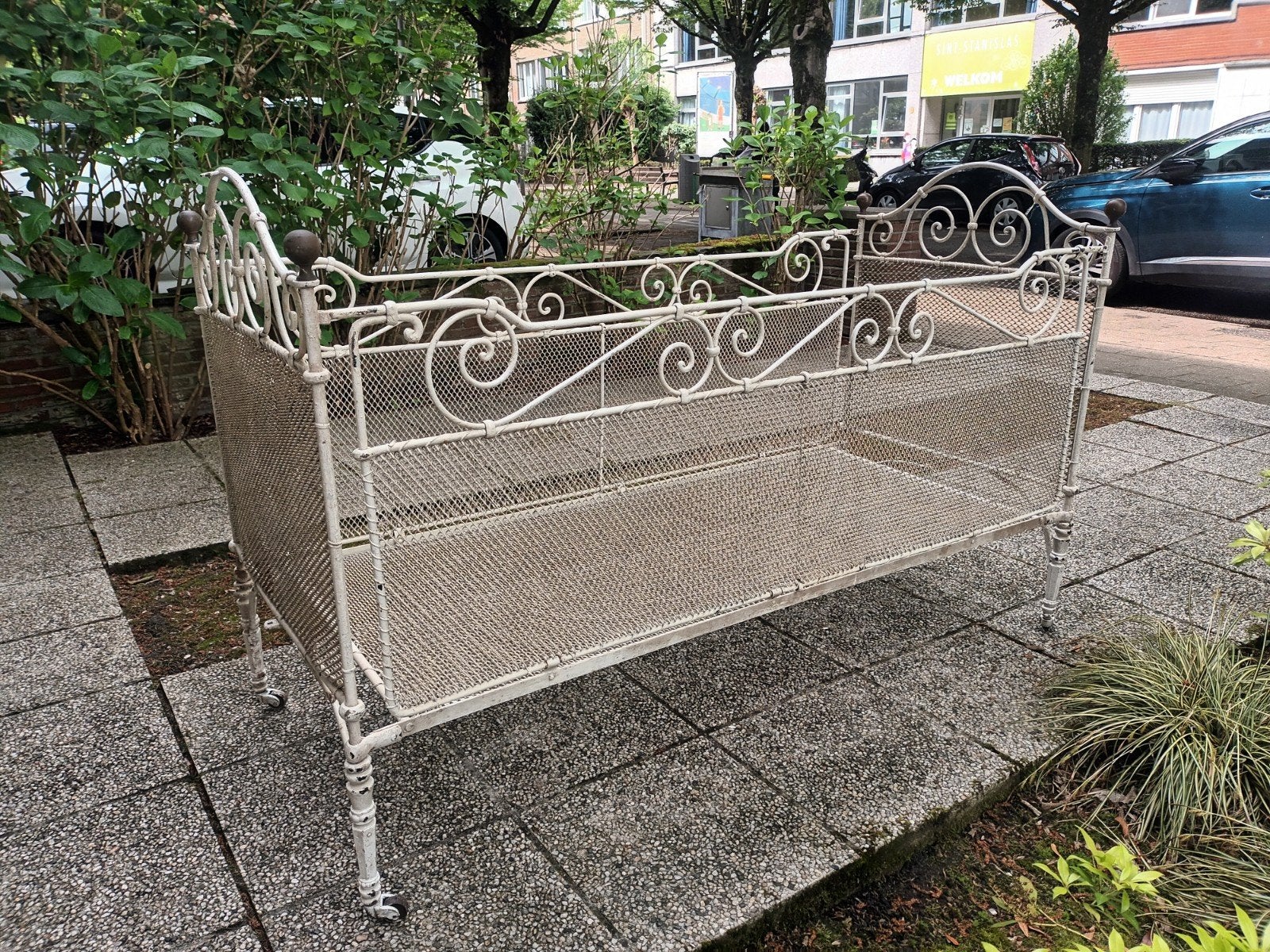 oud ijzeren kinderbed, Ophalen