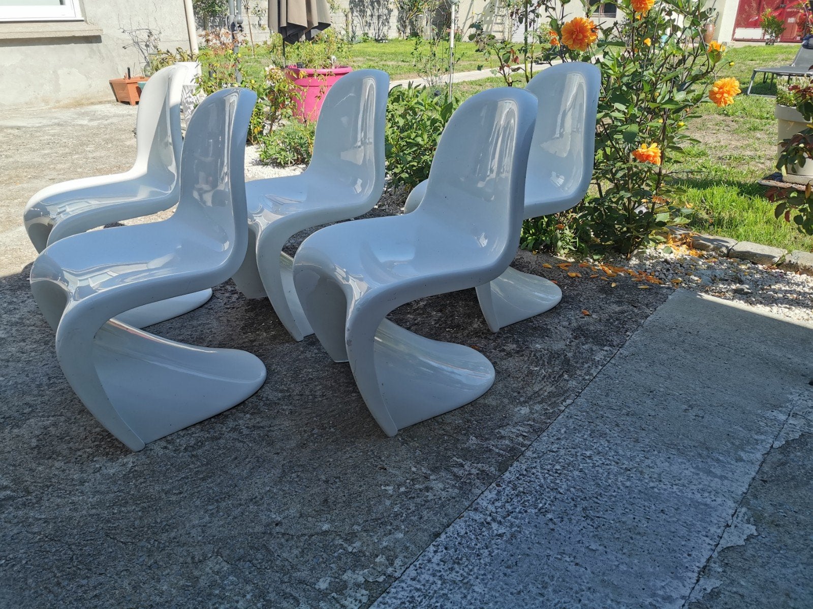 cinq chaises space âge des années 70, Ophalen
