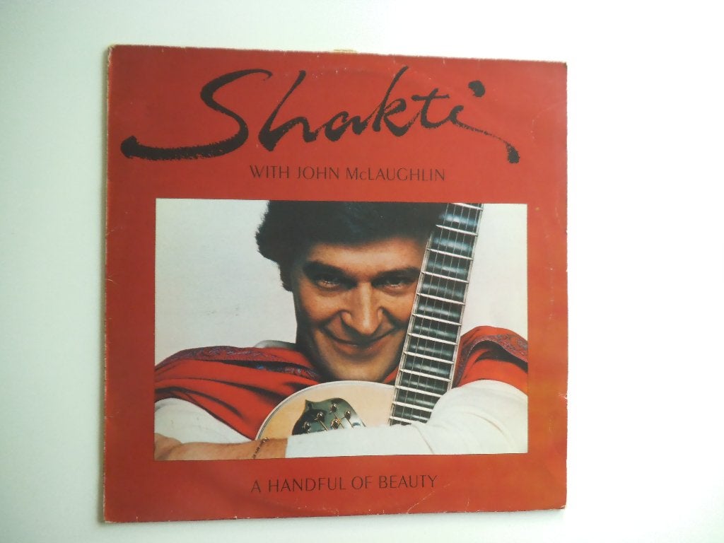 LP Shakti with John McLaughjin A handful of beauty, LP, Gebruikt, Ophalen of Verzenden, 12 inch