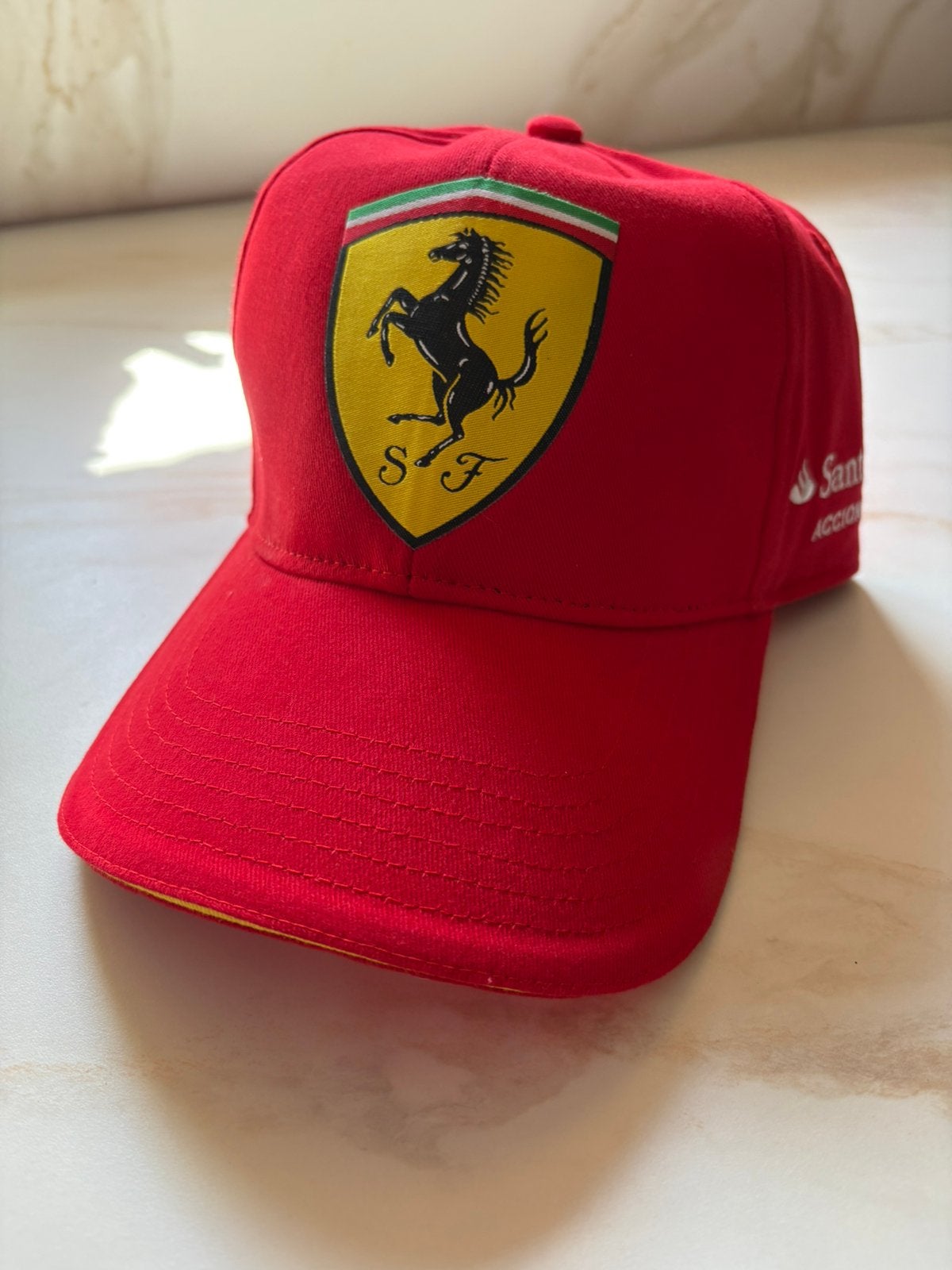 Casqiette ferrari neuve avec etiquette, Vêtements | Hommes, Chapeaux & Casquettes, Enlèvement, Comme neuf, Casquette