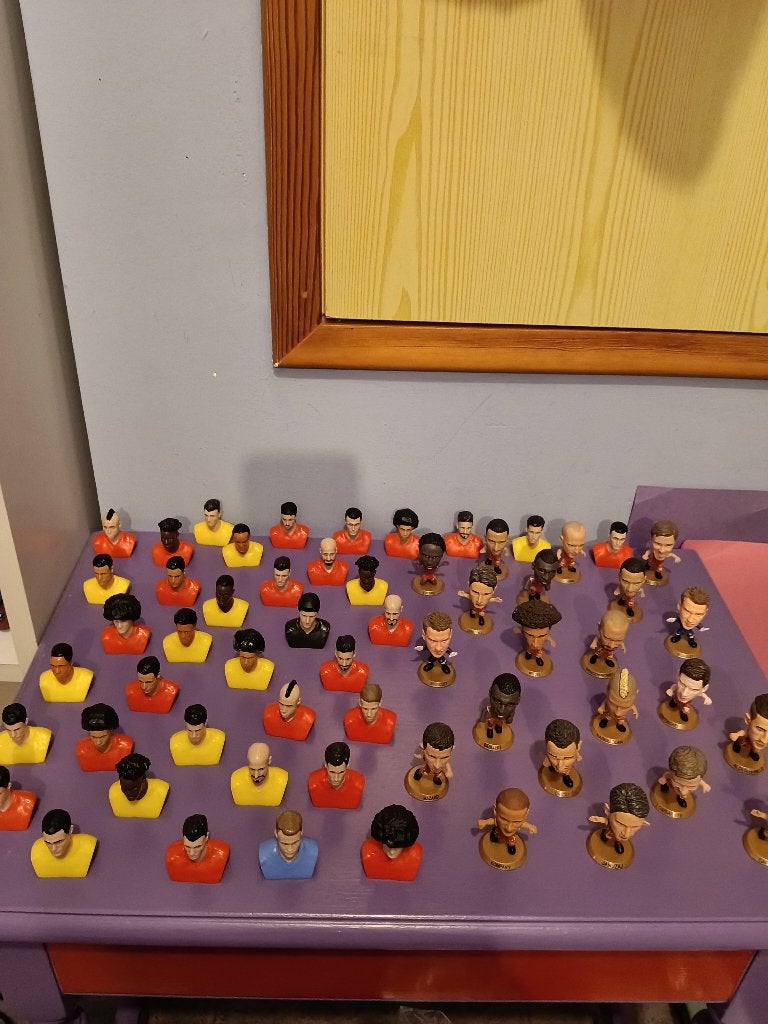 Lot van 58 voetbal figuurtjes., Verzamelen, Ophalen of Verzenden, Gebruikt, Beeldje of Poppetje