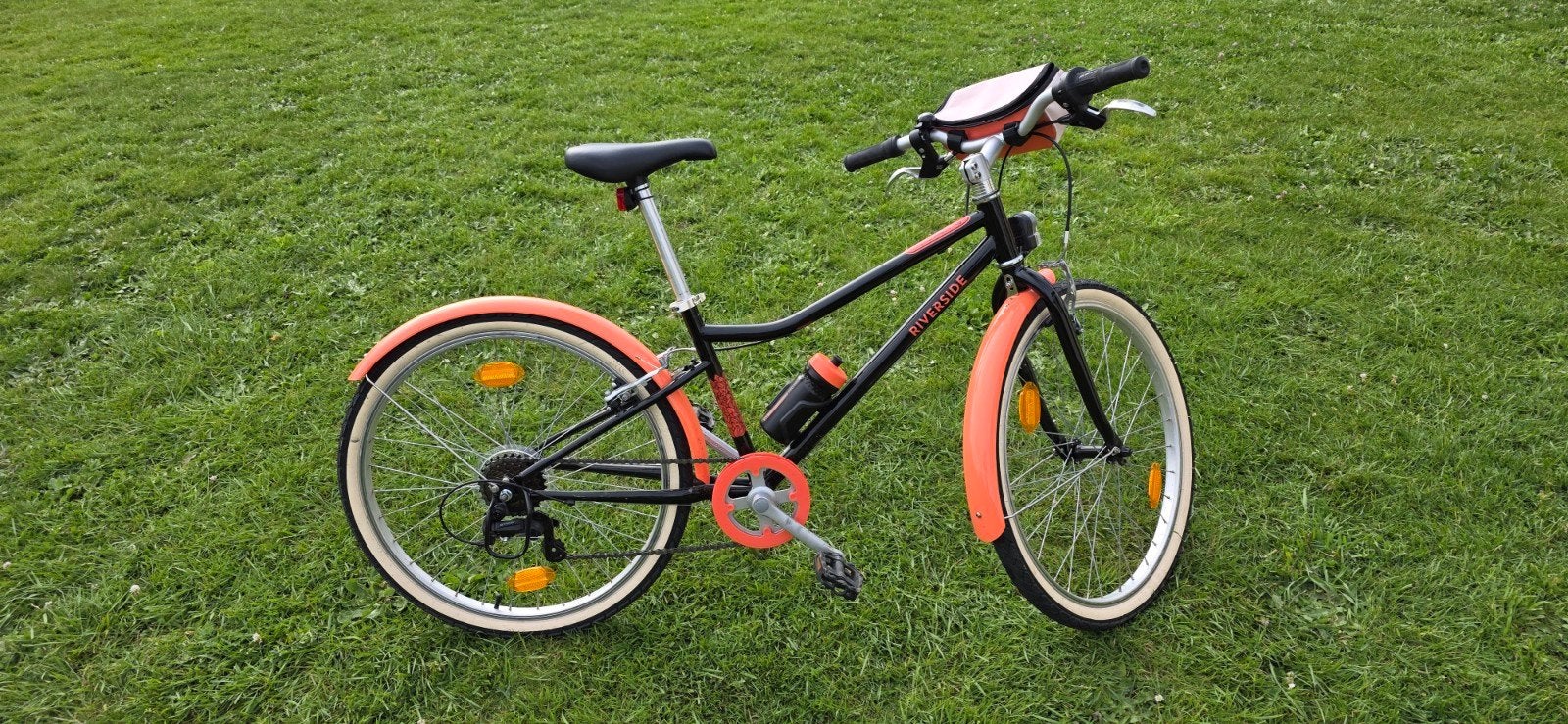 Vélo fille 24" complet avec sacoche et gourde assorties, Fietsen en Brommers, Fietsen | Cruisers en Lowriders, Zo goed als nieuw