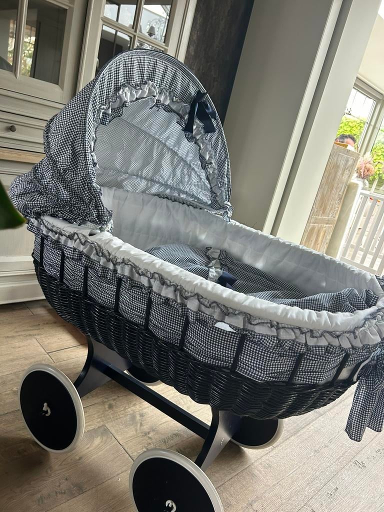 Rotan wieg, Kinderen en Baby's, Ophalen, Zo goed als nieuw, Wieg