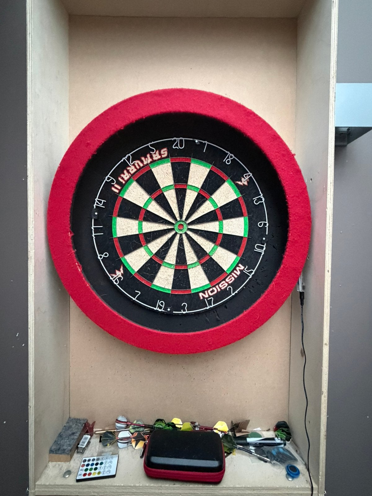 Dartskast + dartsblok + verlichting, Sport en Fitness, Darts, Ophalen, Gebruikt, Dartbord