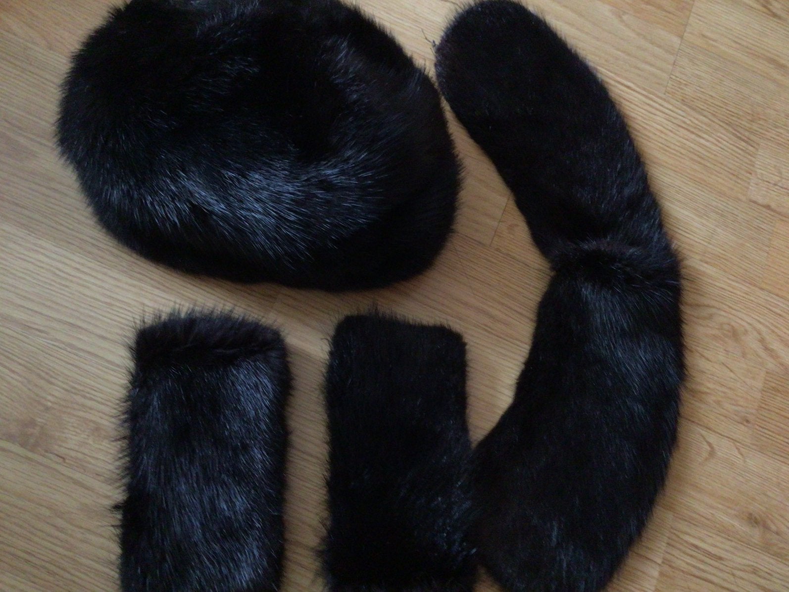 Luxe 4-delige set van echt nertsbont (mink) in diepzwart, Ophalen, Zo goed als nieuw, Muts