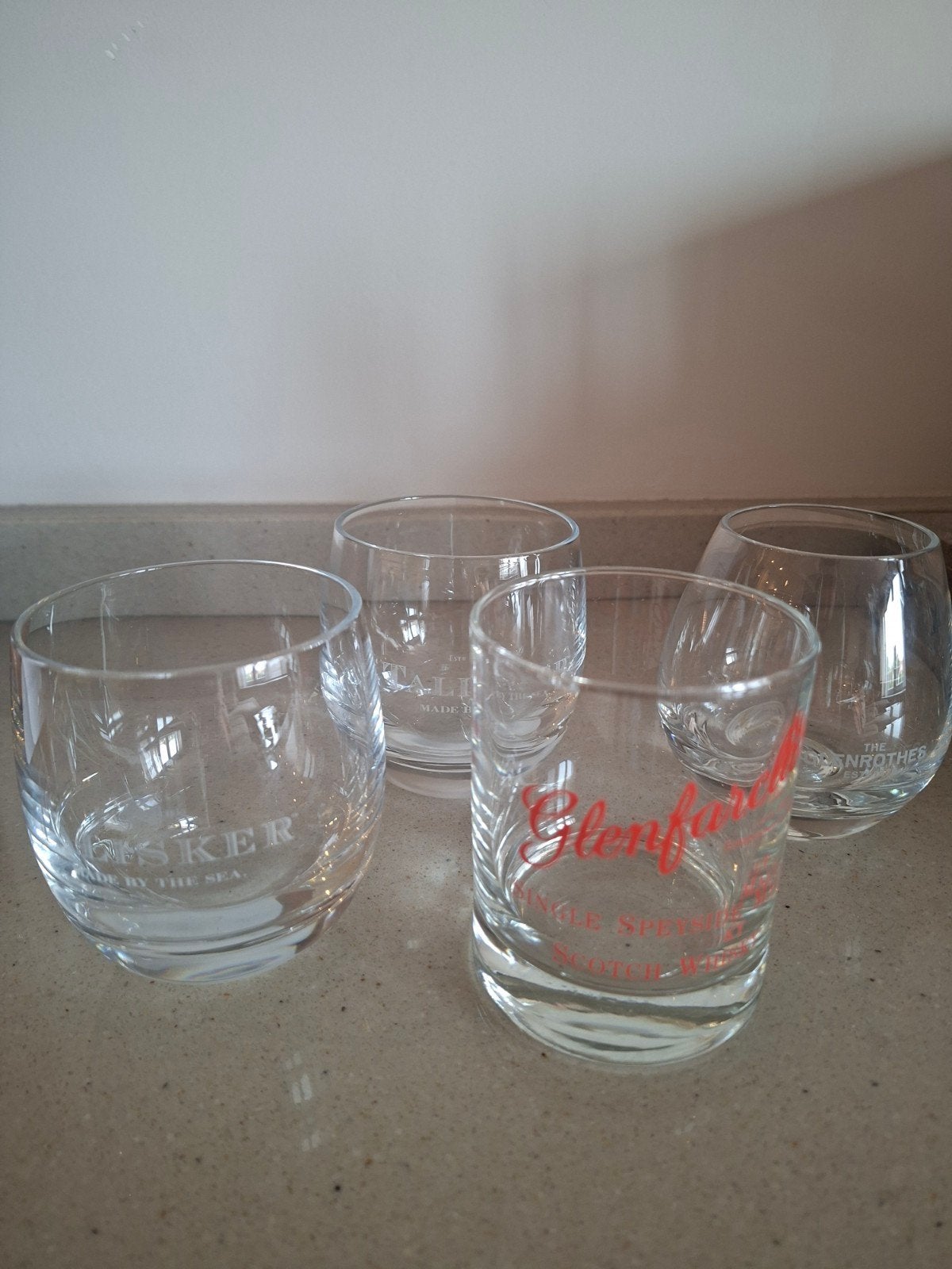 diverse whiskey glazen, Enlèvement ou Envoi