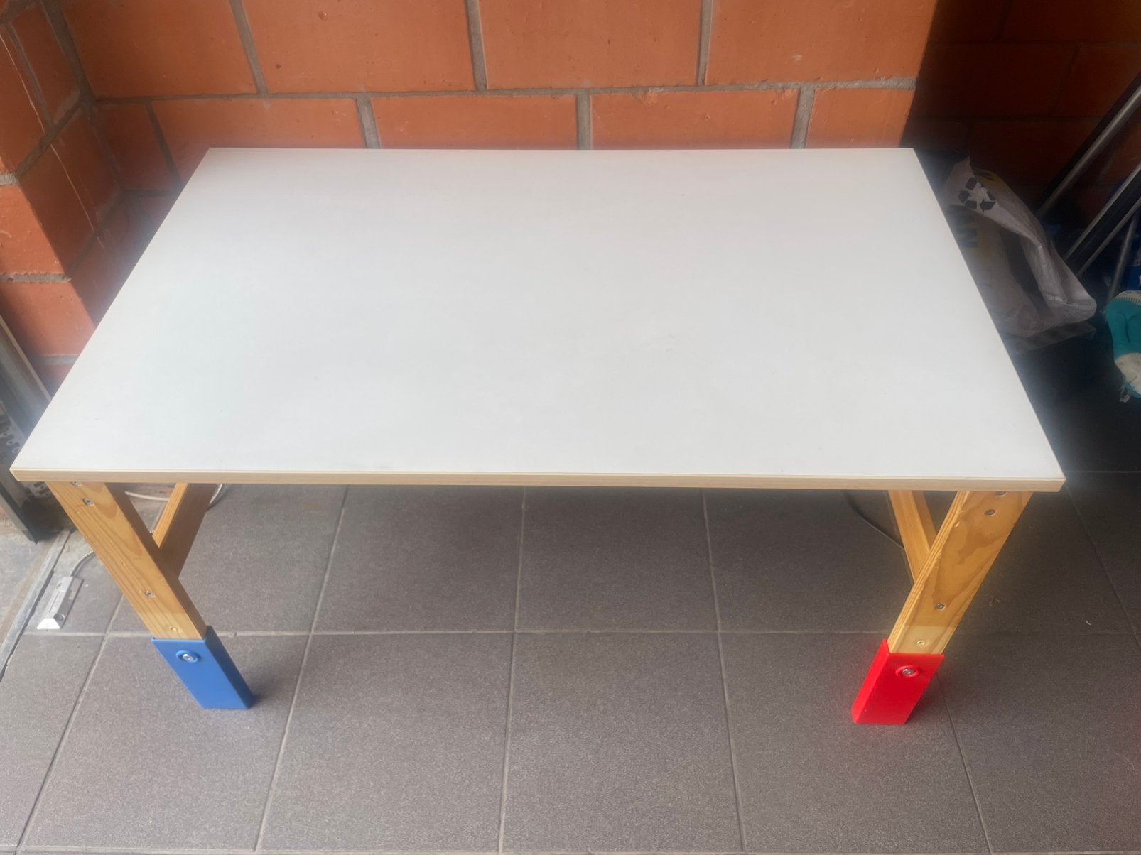 Leuk tafeltje voor kinderen + 4 stoeltjes, Ophalen, Gebruikt, Tafel(s) en Stoel(en)