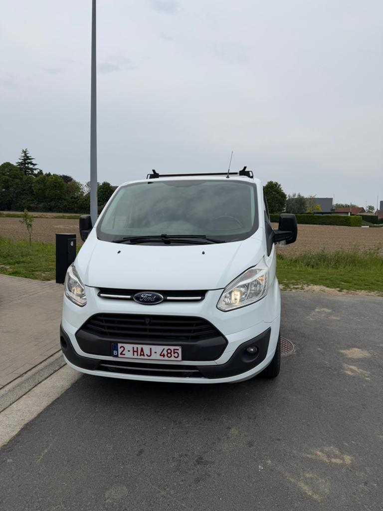 Ford transit coustom 0489049866, Autos, Ford, Particulier, Transit, Cruise Control, Diesel, Euro 6, 5 portes, Blanc, Noir, Enlèvement