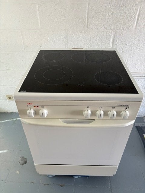 Fornuis AEG, 4 zones de cuisson, Enlèvement, Utilisé, Air chaud