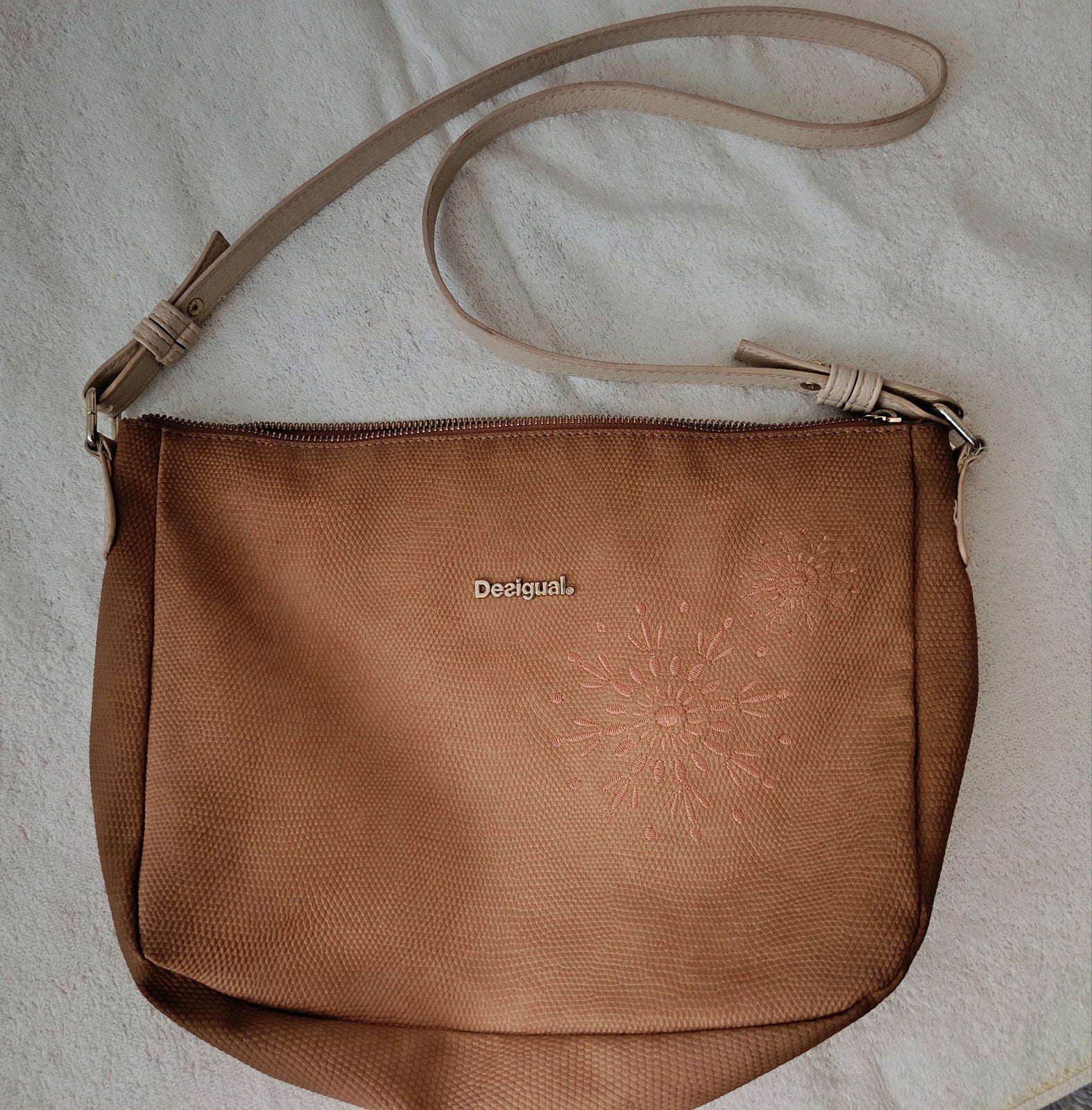 Desigual sac souple, Bijoux, Sacs & Beauté, Enlèvement ou Envoi