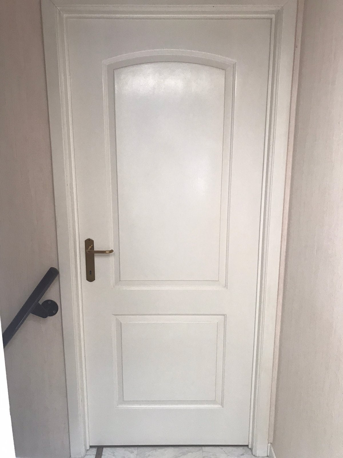Belles portes intérieures blanches, Enlèvement