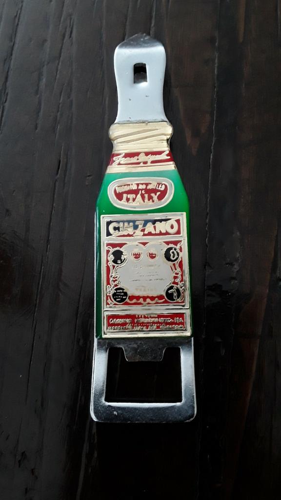 Oude metalen Cinzano flesopener, Ophalen of Verzenden, Zo goed als nieuw