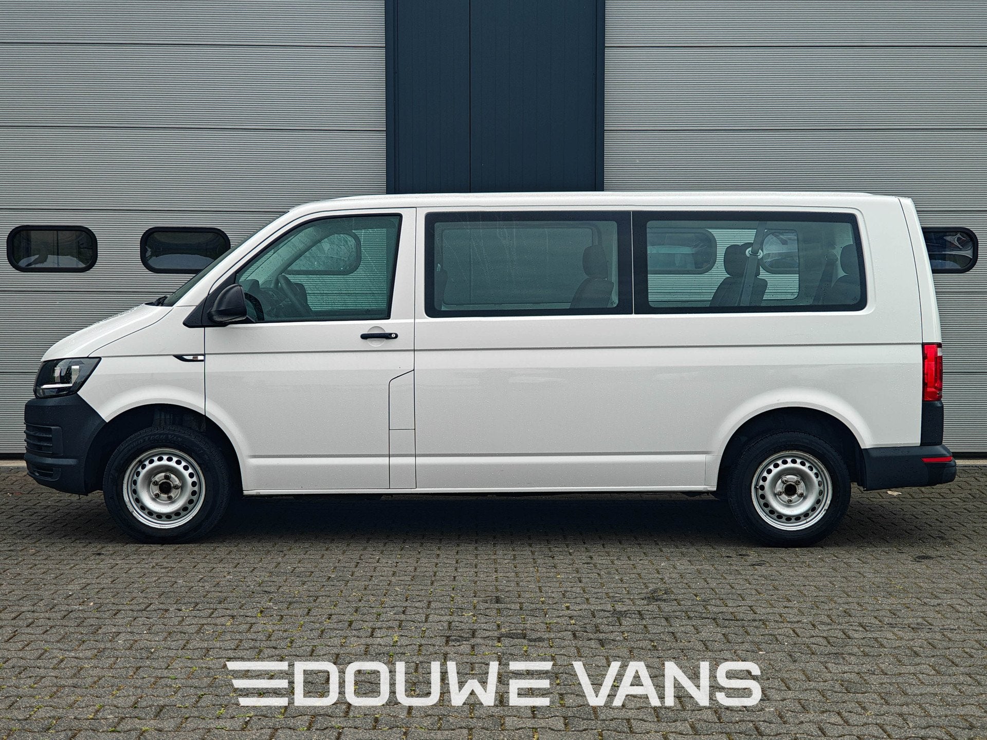 Volkswagen Transporter T6 L2 9 Persoons Airco Kombi Bluetoot, Entreprise, 1794 kg, Noir, 62 kW
