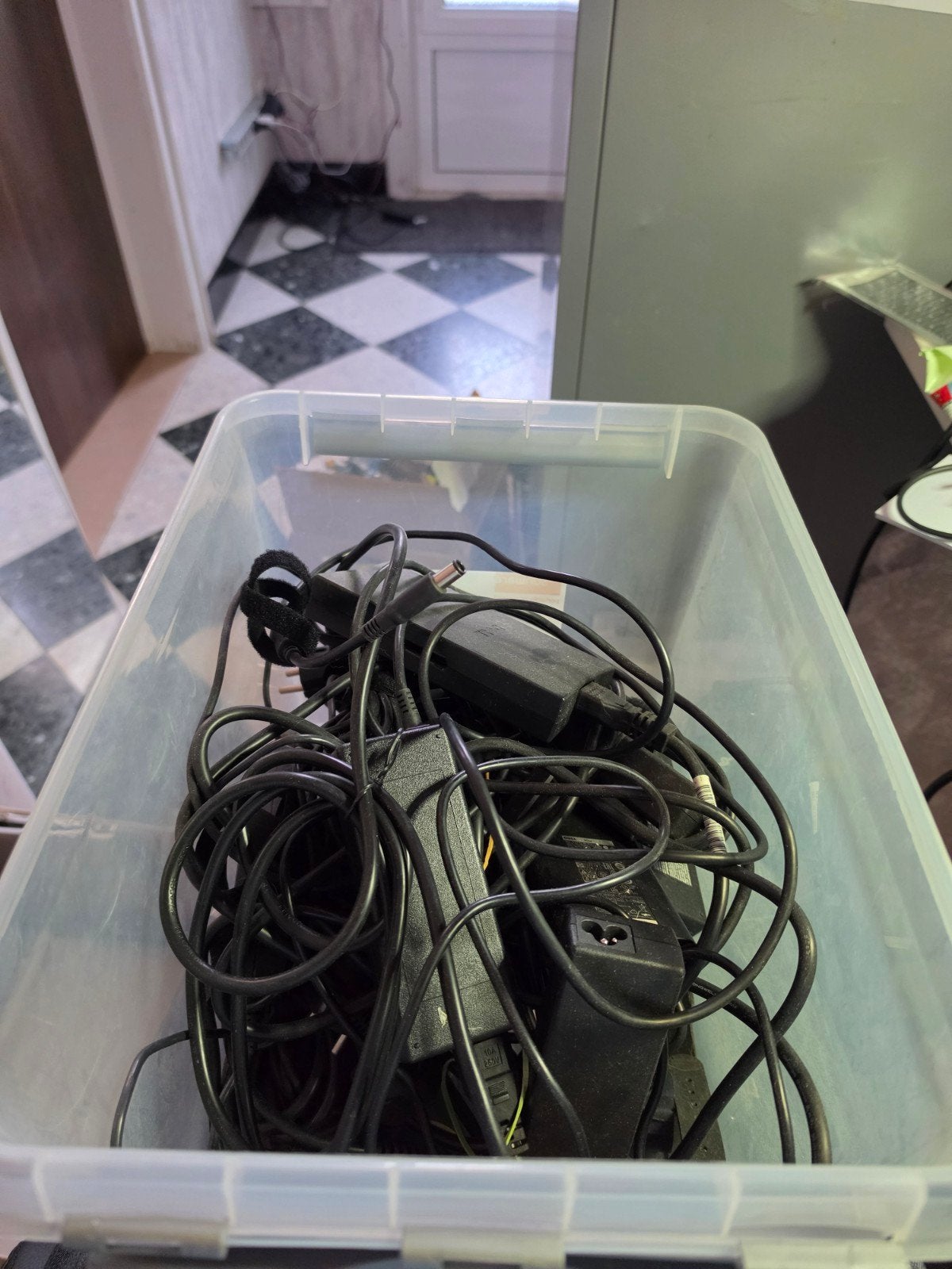 doos dell laders dikke pin, Computers en Software, Ophalen of Verzenden, Zo goed als nieuw