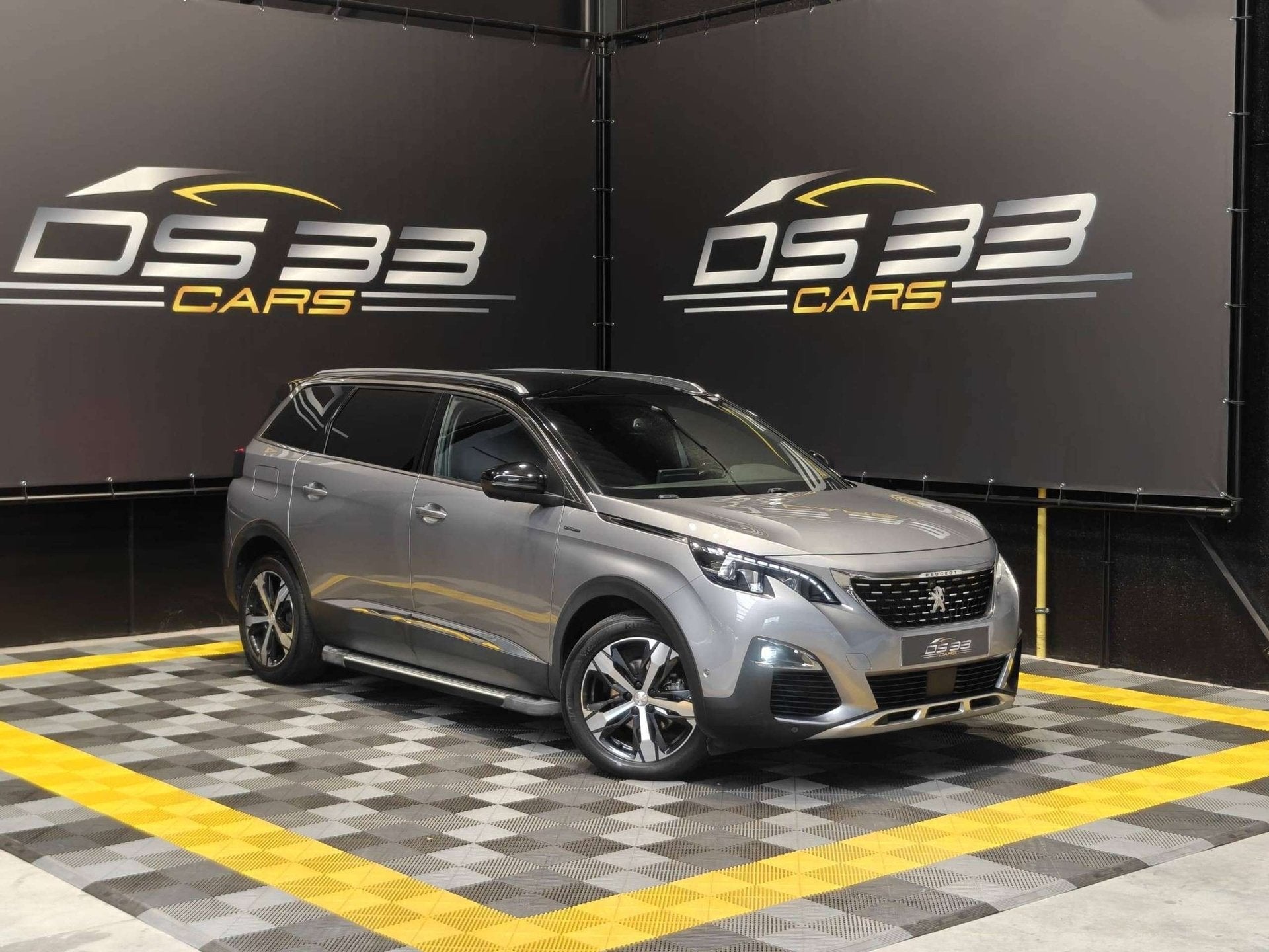 Peugeot 5008 1.6 GT 180pk 7-zit/Trekhaak/LED/Massage/Leder/K, Automaat, Dealer onderhouden, Gebruikt, 4 cilinders