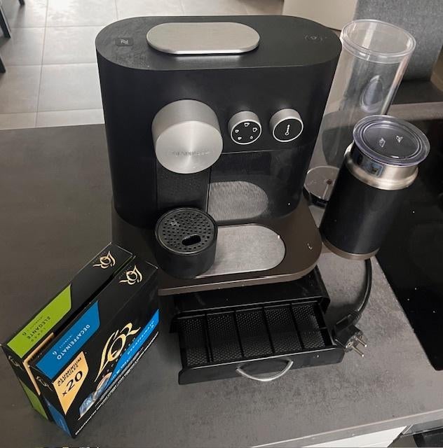 Nespresso Krups Expert & Milk, Ophalen, Gebruikt, Koffiemachine, Koffiepads en cups