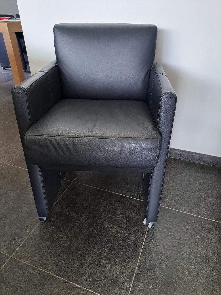 Chaise de salle à manger sur roulettes, Maison & Meubles, Modern en Tijdloos, Comme neuf, Enlèvement, Cuir