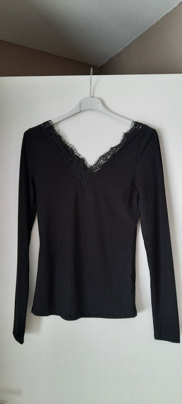 NIEUW: NA-KD zwart T-shirt maat S, Kleding | Dames, Topjes, Ophalen, NA-KD, Zwart, Nieuw