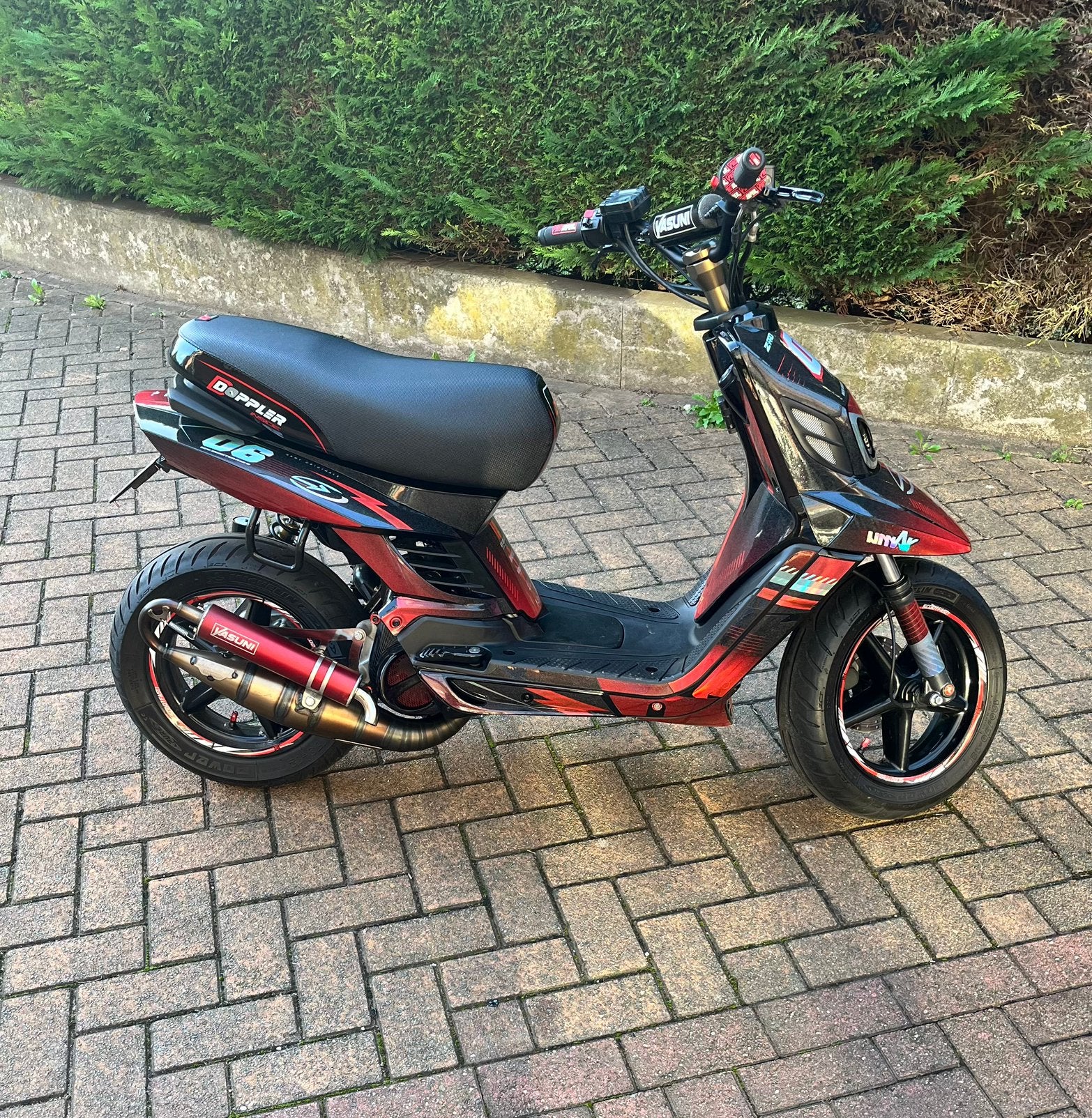 Unieke MBK Booster Naked (B-Klasse met volledige papieren), Fietsen en Brommers, Ophalen, Zo goed als nieuw