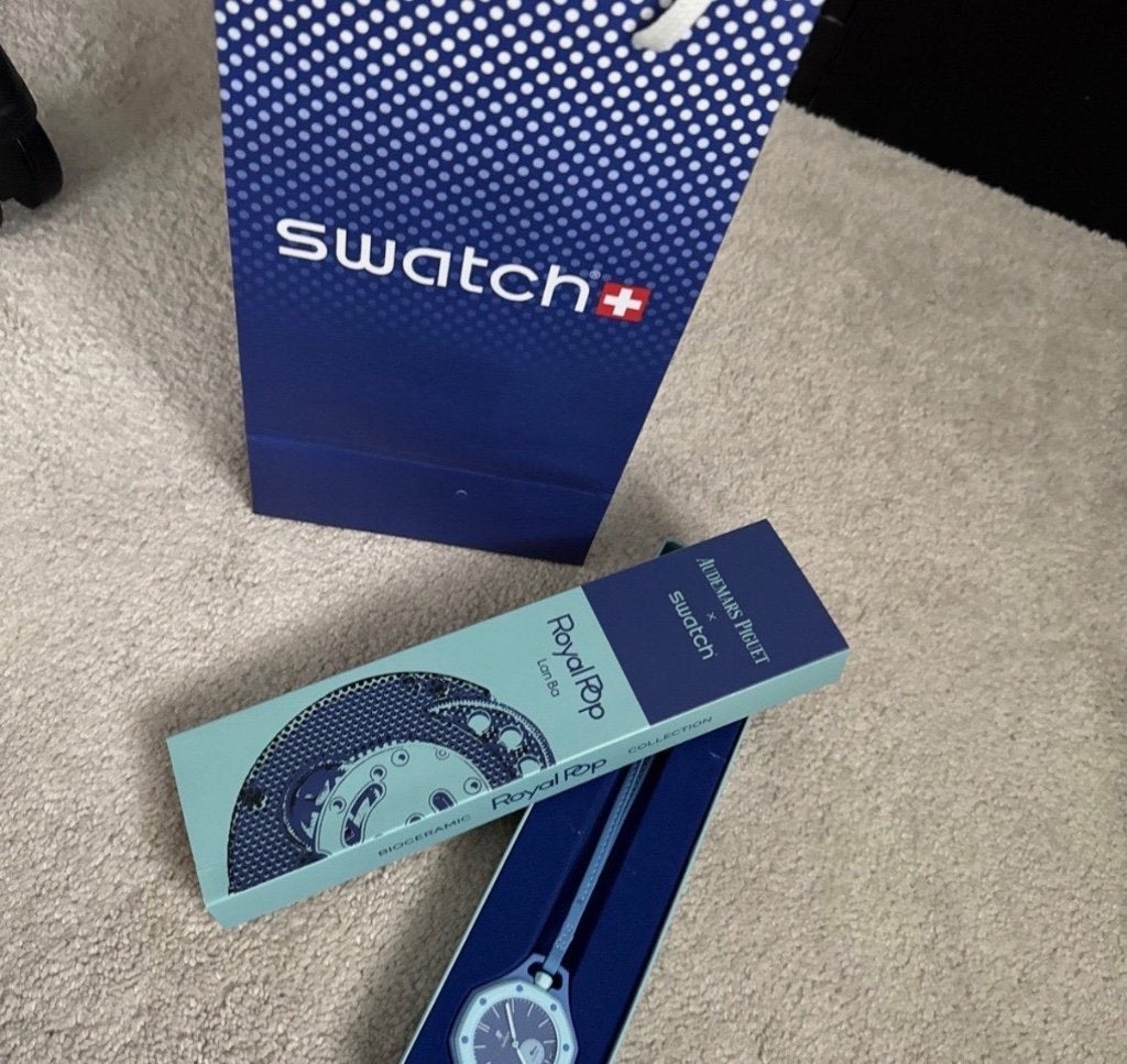 Swatch x AP Royal Pop Lan Ba, Neuf, Enlèvement ou Envoi, Cuir, Swatch