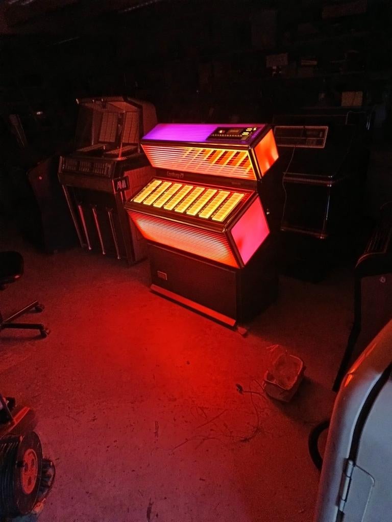 Open en dichte jukeboxen van 120 tot 240 sellect, Verzamelen, Automaten | Jukeboxen, Ophalen of Verzenden