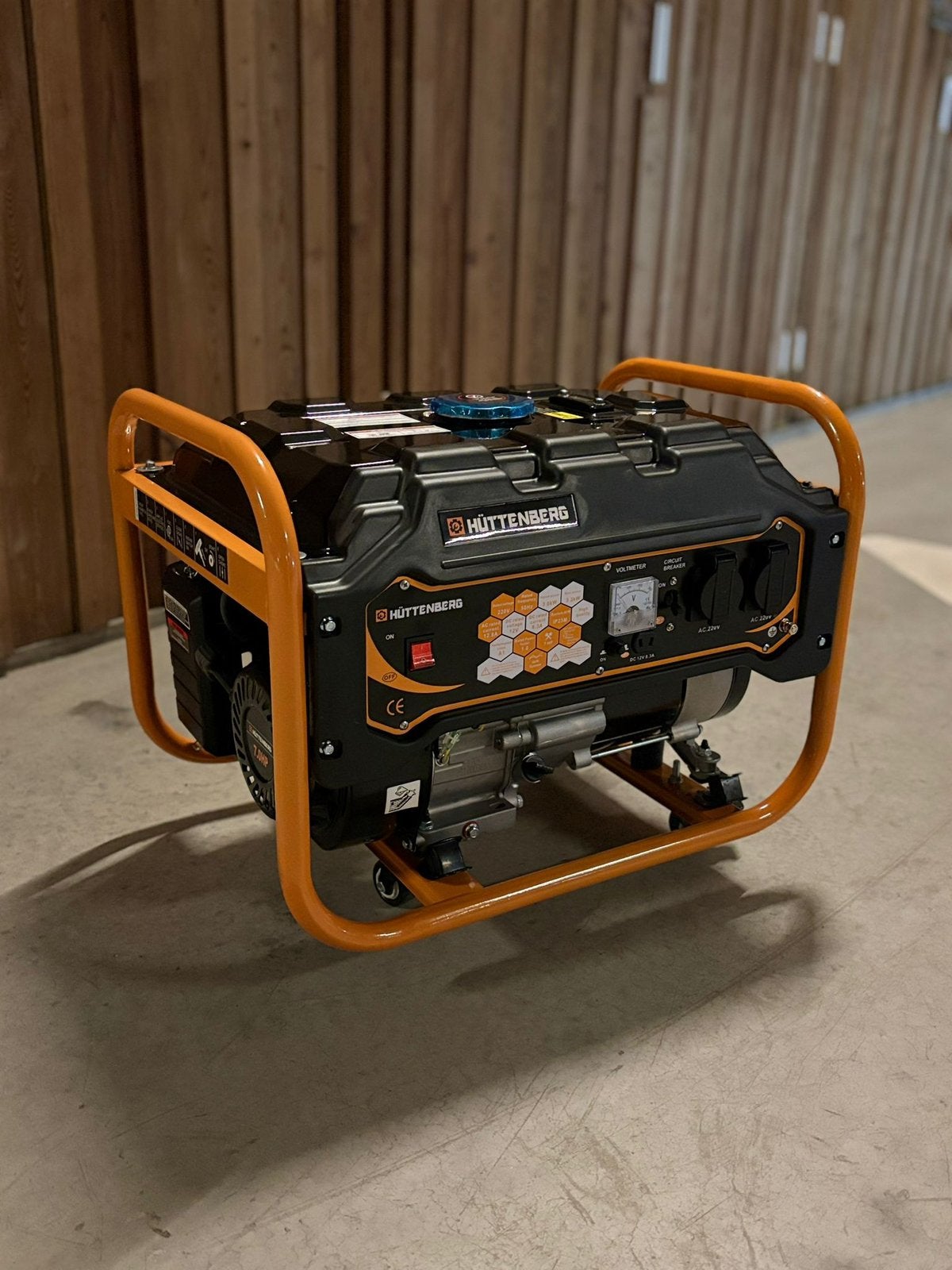 Nouveau générateur de 3 300 W — 4 pièces supplémentaires, Bricolage & Construction, Générateurs, Enlèvement, Comme neuf, Essence