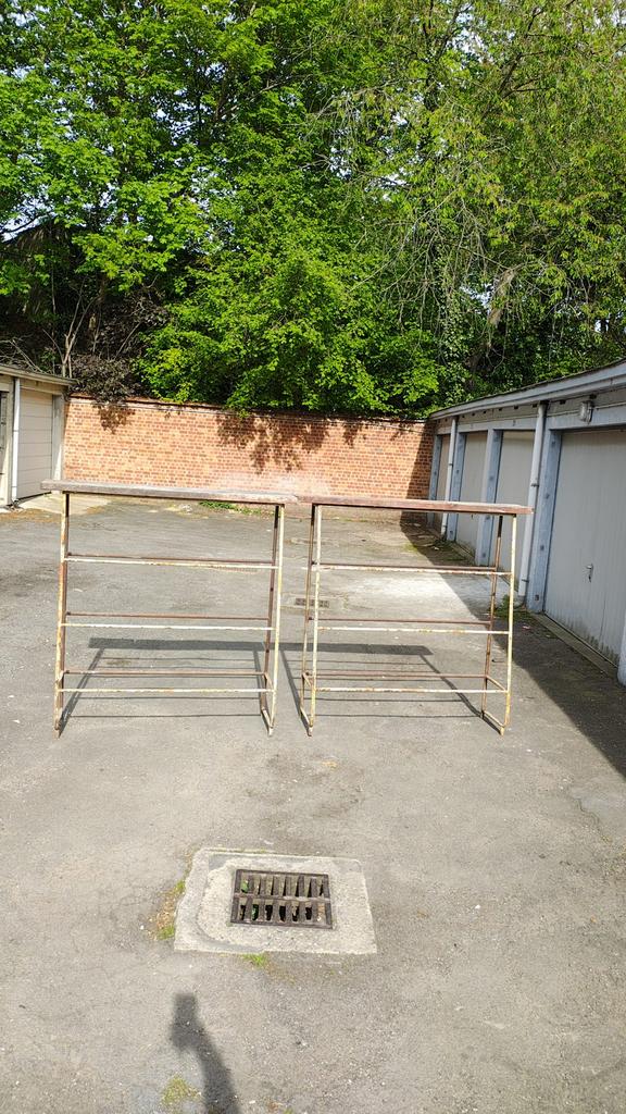 Paire d'anciennes étagères de boulangerie, Enlèvement