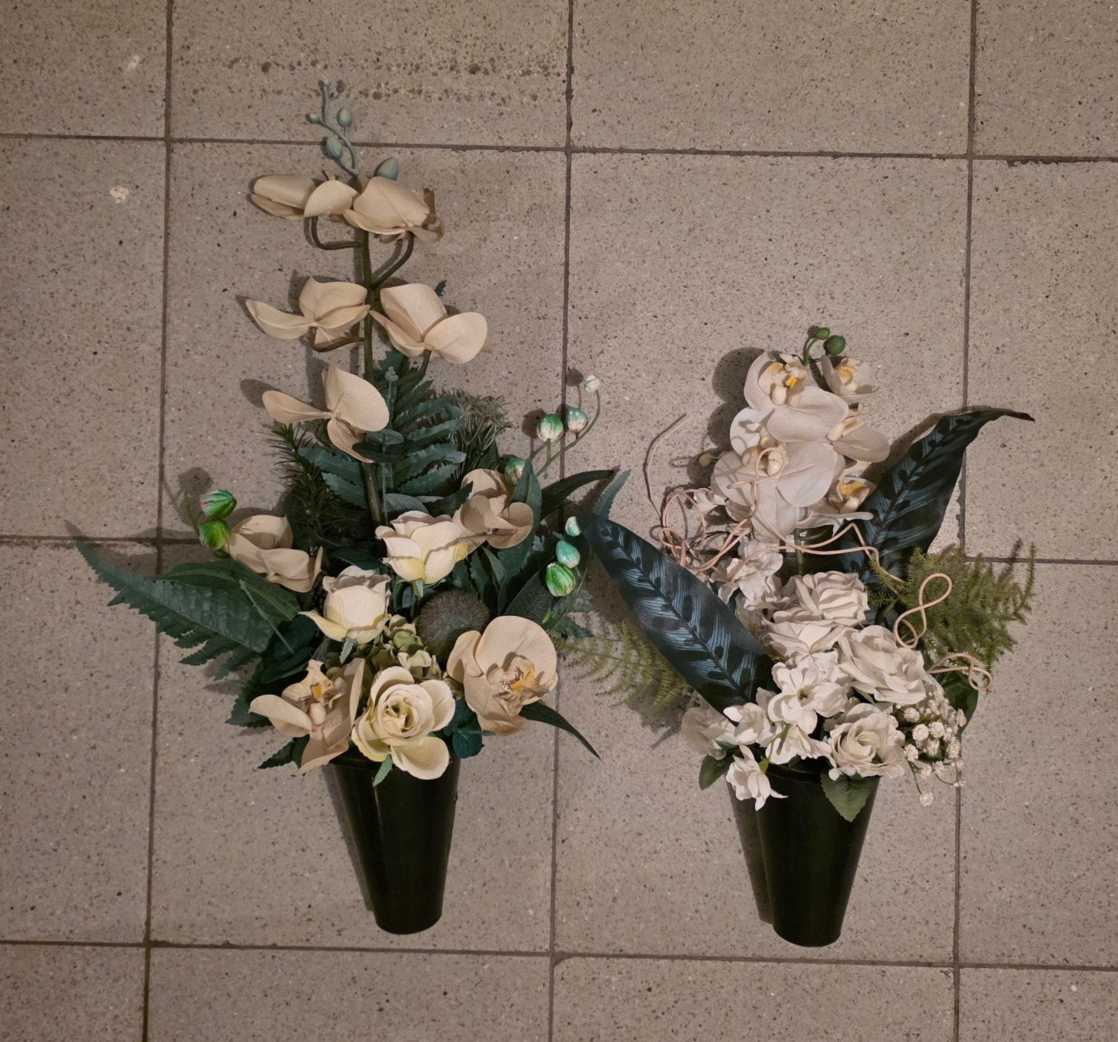 2 Allerheiligen bloemstukjes (kunstbloemen), Maison & Meubles, Enlèvement