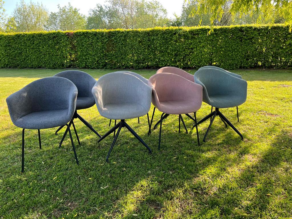 8 eetkamer stoelen van ‘hippe stoelen’, Enlèvement, Comme neuf, Tissus