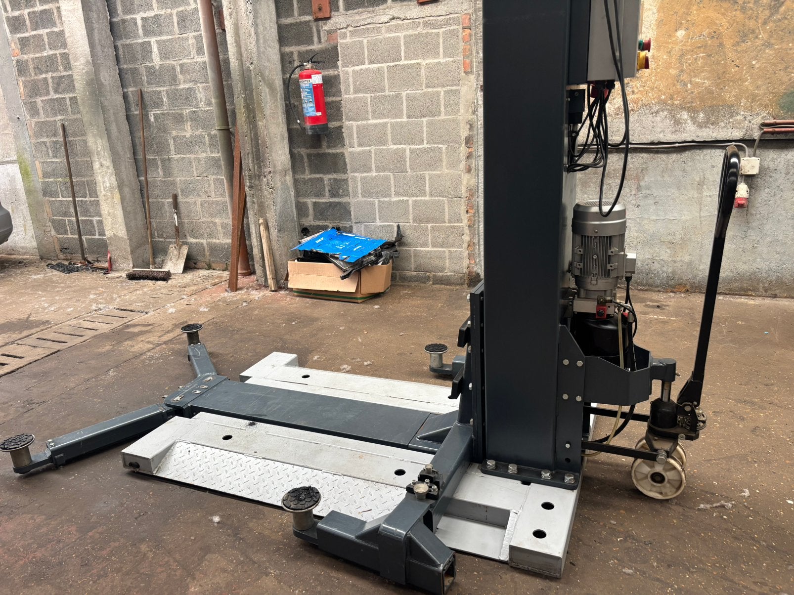 Mobiele hefbrug  Autobrug 2500 kg, Enlèvement, Comme neuf