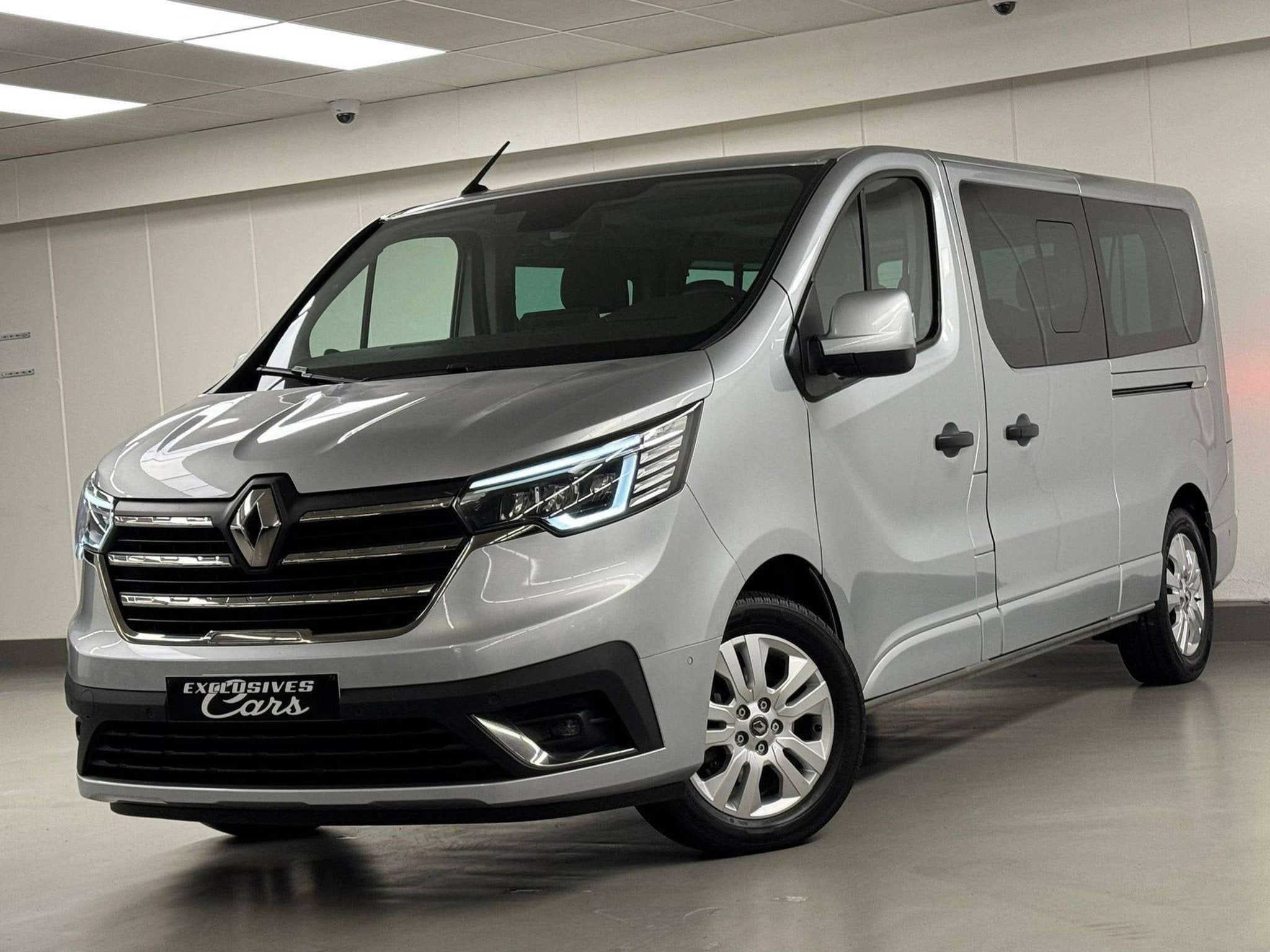 Renault Trafic 2.0 DCI 150CV LONG CHASSIS 8 PLACES CAMERA GP, Automaat, Stof, Gebruikt, 4 cilinders