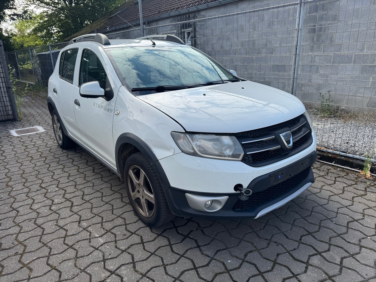 Te koop Dacia, Sandero, Steway start niet meer, Auto's, Stof, Wit, Berline, Particulier