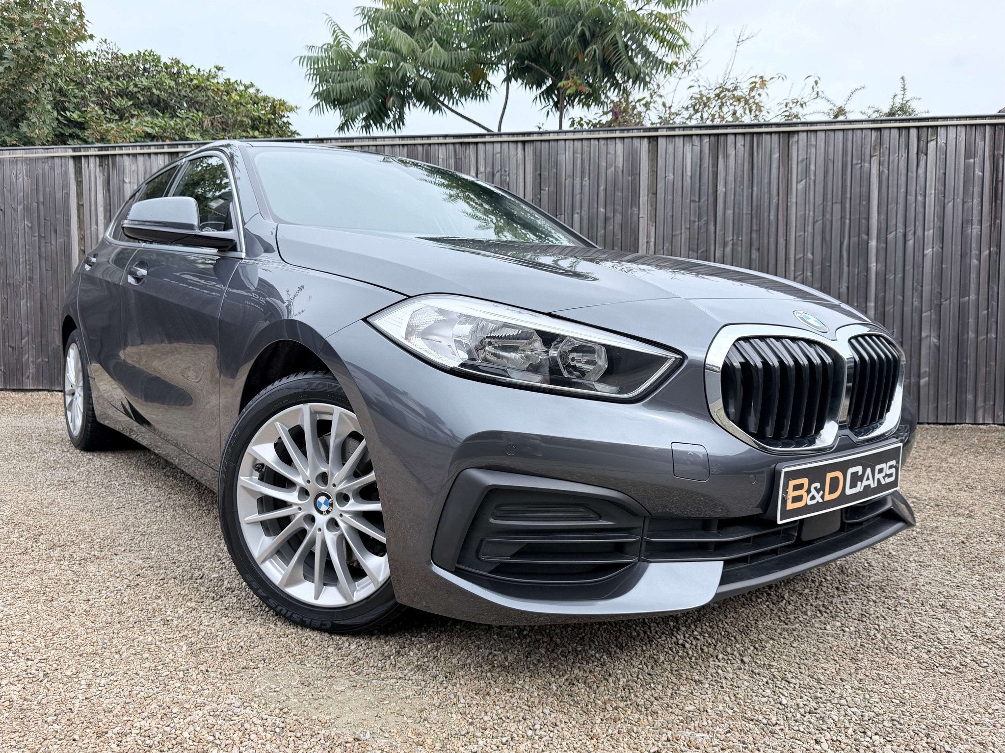 BMW 116 116 d Advantage SPORTSEATS/17″/ZTLVRW/DAB/CARPLAY, Auto's, 1 Reeks, Gebruikt, 116 pk, Leder en Stof