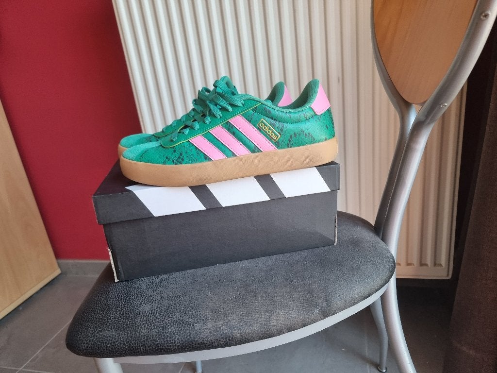 Sneaker adidas maat 42, Kleding | Dames, Adidas, Ophalen of Verzenden, Zo goed als nieuw, Sneakers