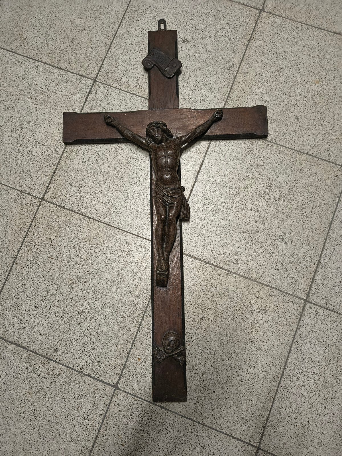 groot houten kruisbeeld. corpus metaal / 80 cm lang, Ophalen
