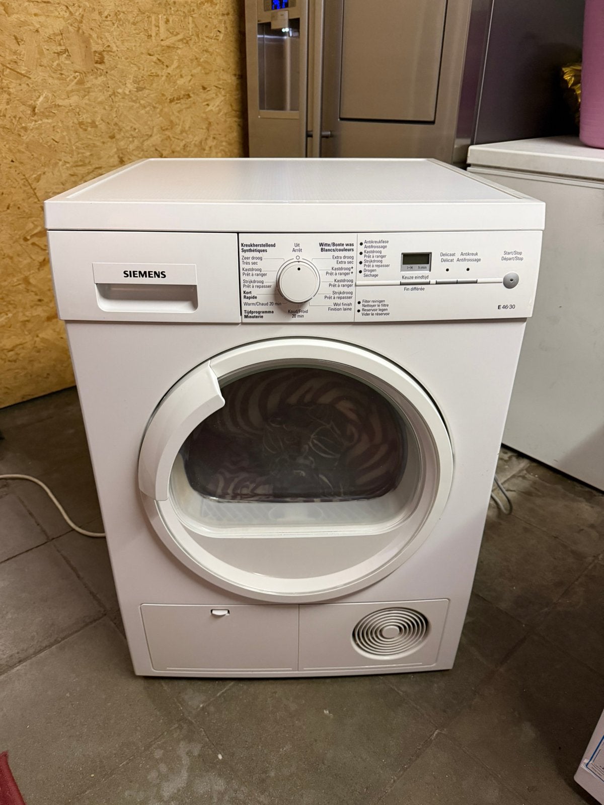 Droogkast Siemen Condensatie waterbak 150€, Elektronische apparatuur, Ophalen of Verzenden, Zo goed als nieuw