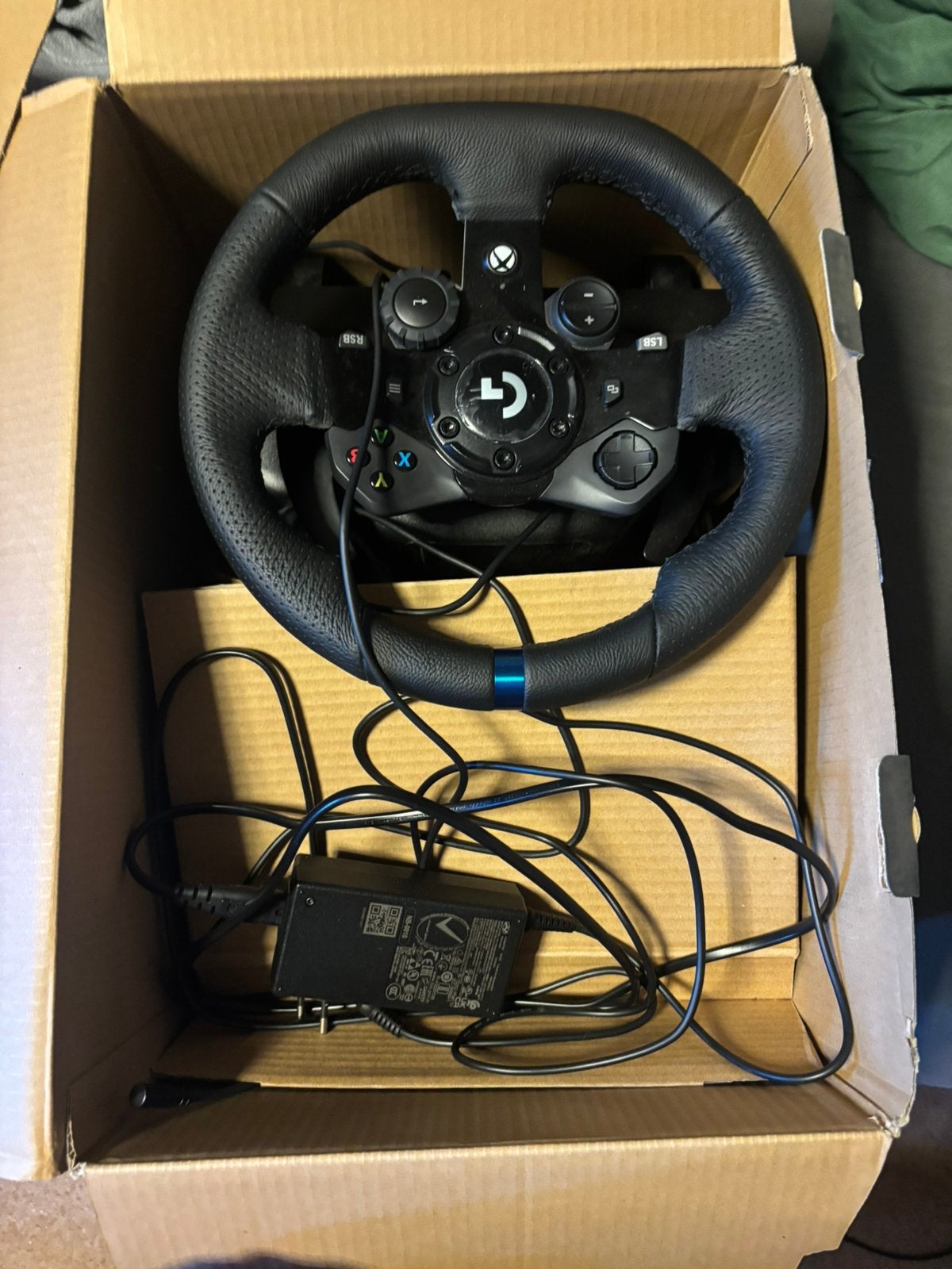 Volant logitech, Consoles de jeu & Jeux vidéo, Consoles de jeu | Xbox | Accessoires, Enlèvement, Comme neuf