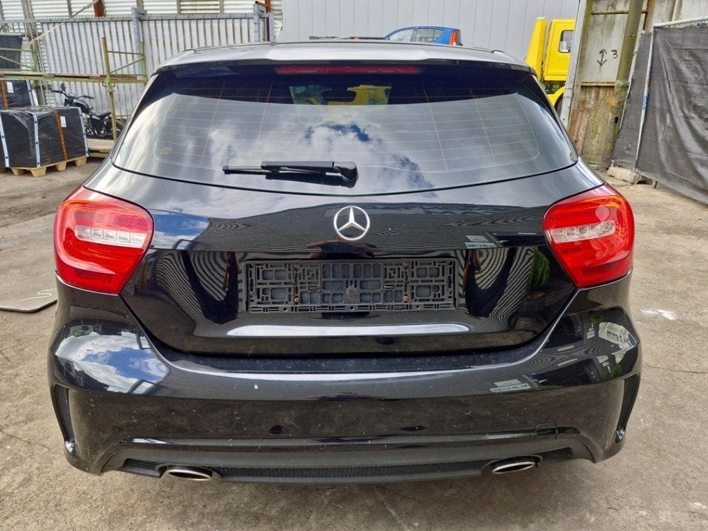 PARE-CHOCS ARRIÈRE Mercedes-Benz A (W176) (|A1768805840|), Pare-chocs, Mercedes-Benz, Utilisé, Dialog.mb@mercedes-benz.com