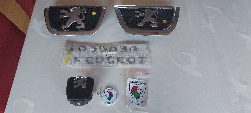 laatste stuks van mijn Peugeot verzameling (emblemen), Verzamelen, Verzenden, Zo goed als nieuw, Overige typen