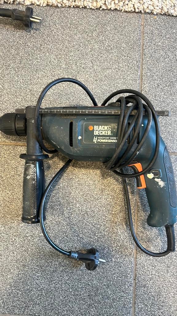 Boormachine Black&Decker, 600 watt of meer, Variabele snelheid, Zo goed als nieuw, Ophalen