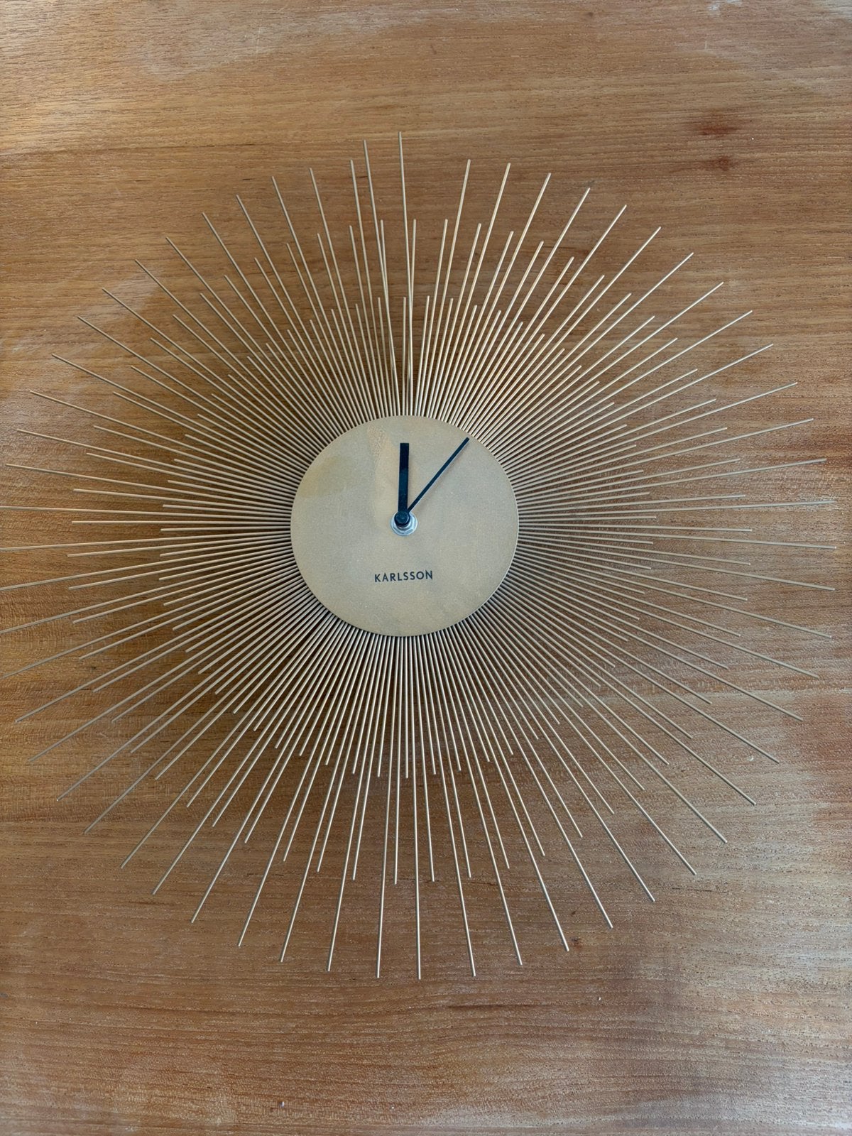 Karlsson Wandklok Peoni - goudkleurig, Maison & Meubles, Lampes | Plafonniers, Enlèvement, Noir, Comme neuf, 45 cm