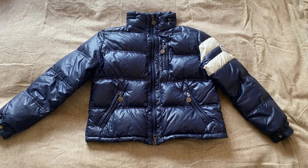 Moncler donsjas in blauw maat 152, Kinderen en Baby's, Moncler, Jongen of Meisje, Ophalen of Verzenden, Zo goed als nieuw