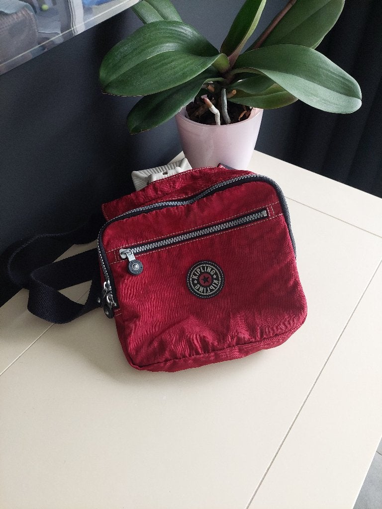 Kipling tas als nieuw met logo, Ophalen, Minder dan 30 cm, Zo goed als nieuw, Schoudertas