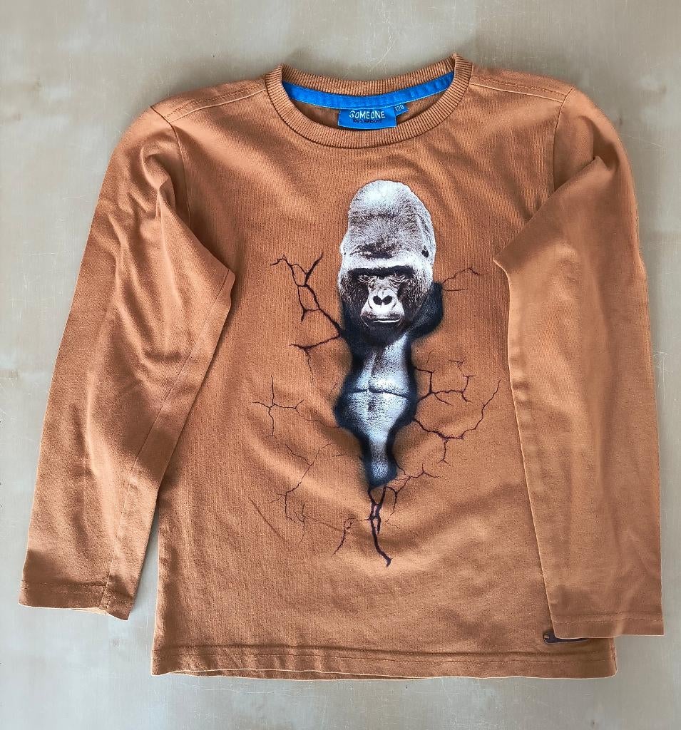 Okerkleurige longsleeve gorilla Someone, maat 128, Kinderen en Baby's, Kinderkleding | Maat 128, Gebruikt, Jongen, Shirt of Longsleeve