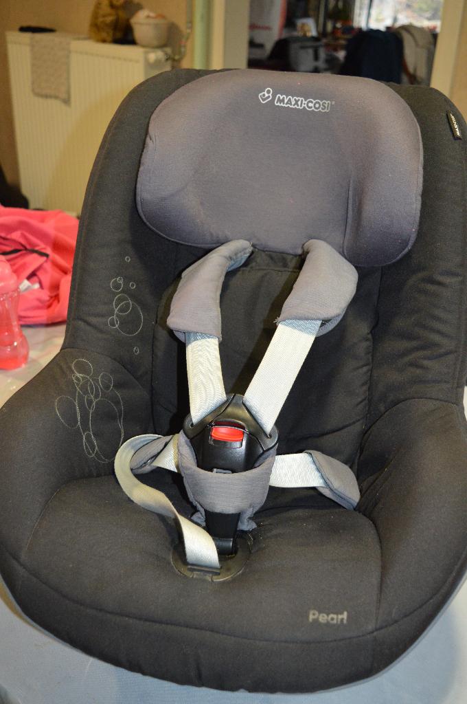 Maxi cosi pearl met familyfix, Ophalen, 9 t/m 18 kg, Zo goed als nieuw, Isofix